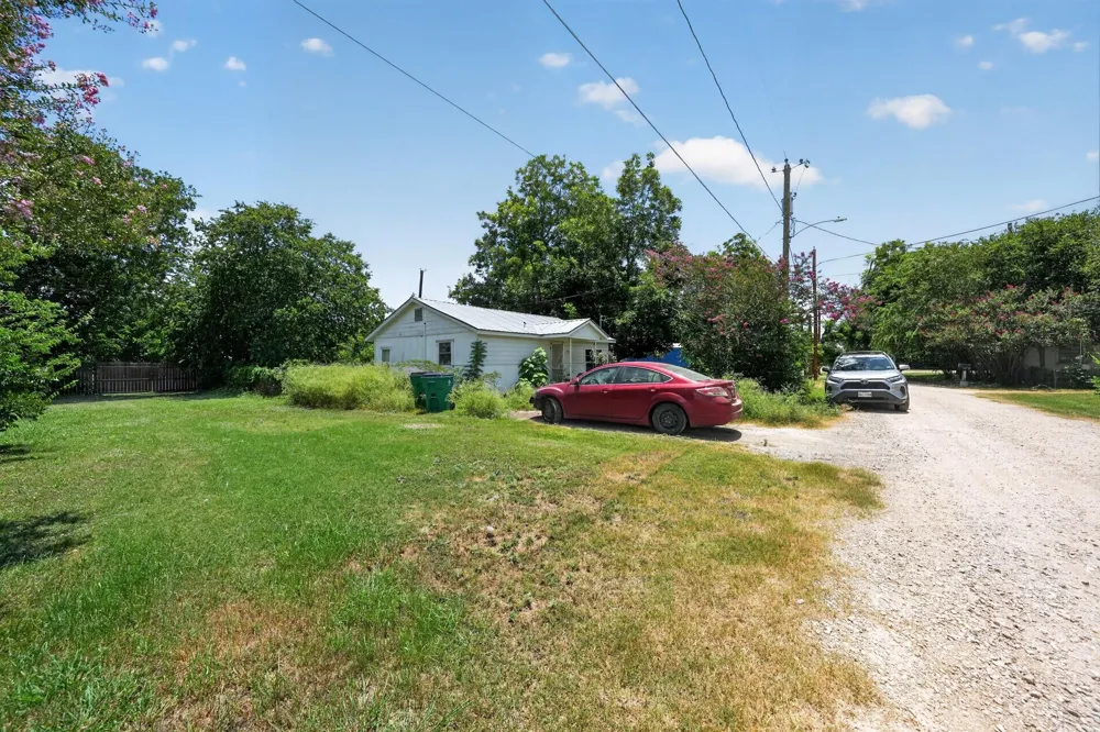 105 S Broadway Street Thorndale, TX 76577