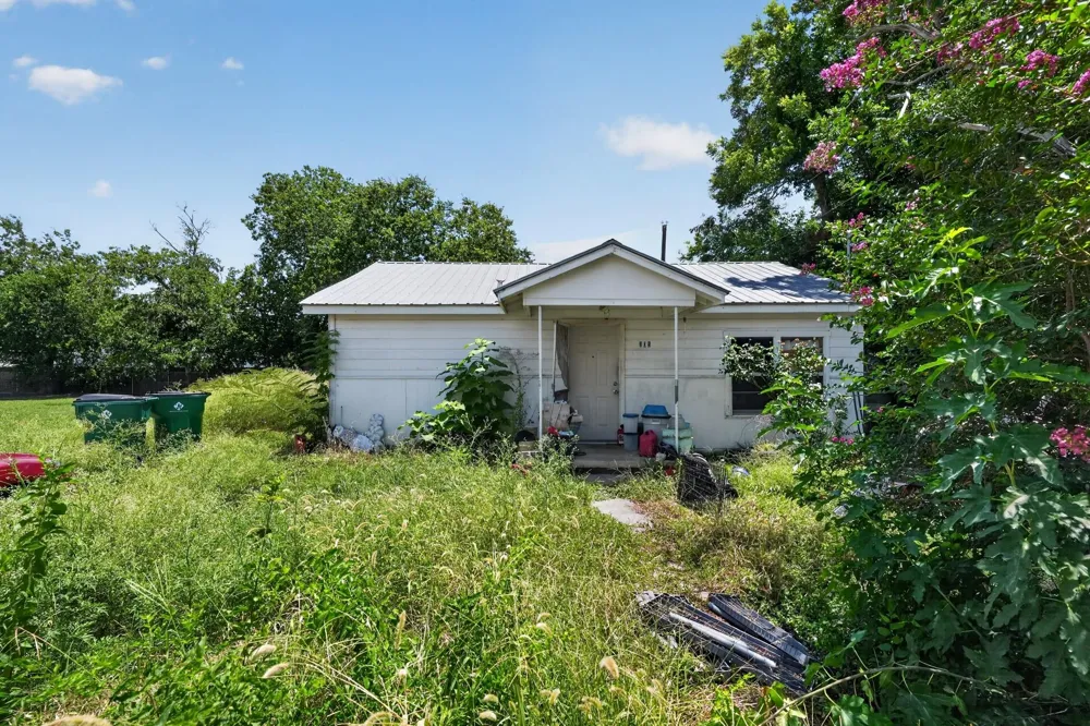 105 S Broadway Street Thorndale, TX 76577