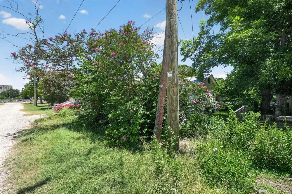 105 S Broadway Street Thorndale, TX 76577