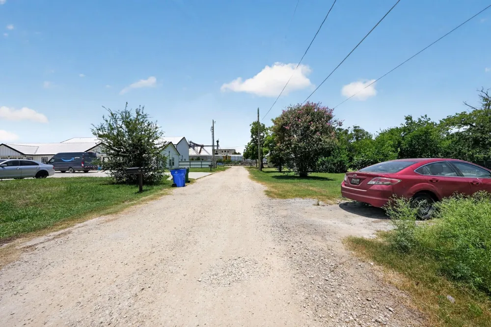 105 S Broadway Street Thorndale, TX 76577