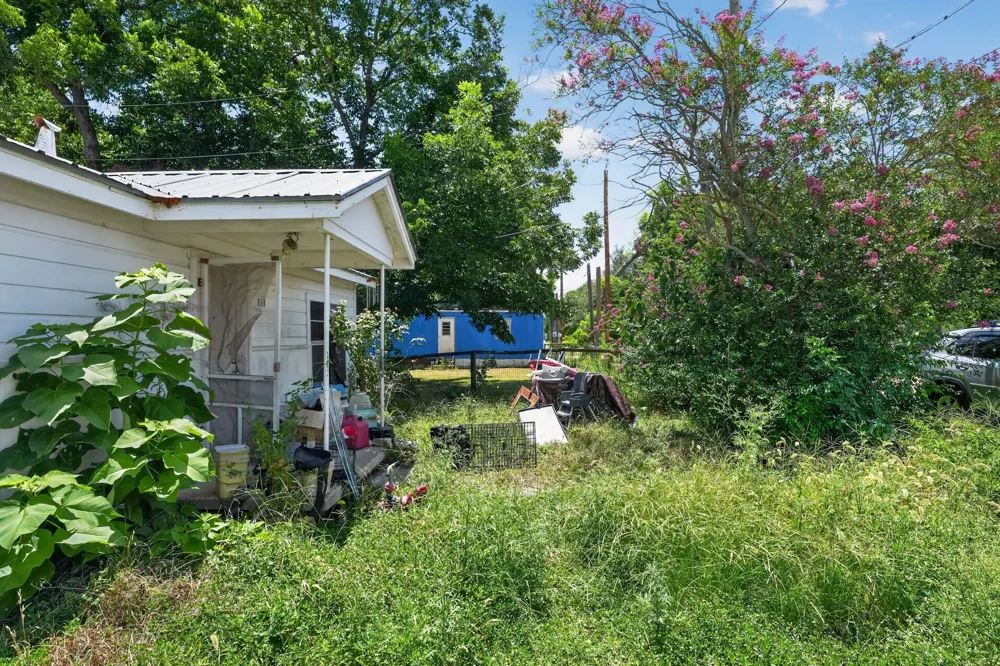 105 S Broadway Street Thorndale, TX 76577