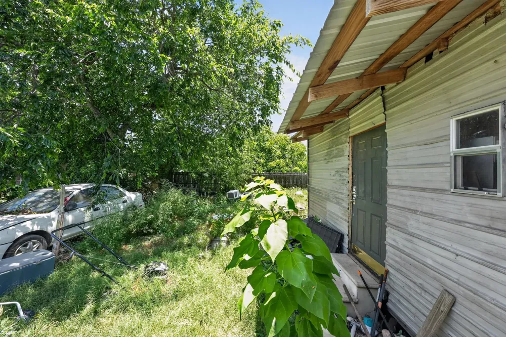 105 S Broadway Street Thorndale, TX 76577
