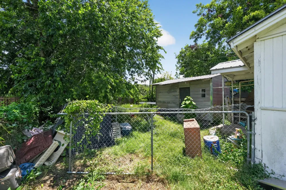 105 S Broadway Street Thorndale, TX 76577