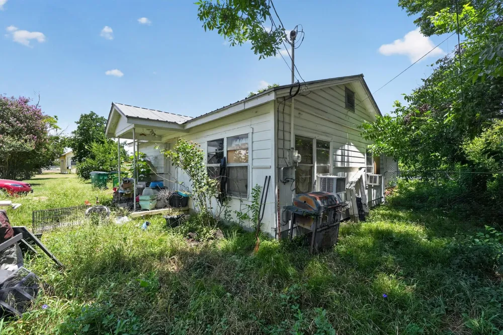 105 S Broadway Street Thorndale, TX 76577