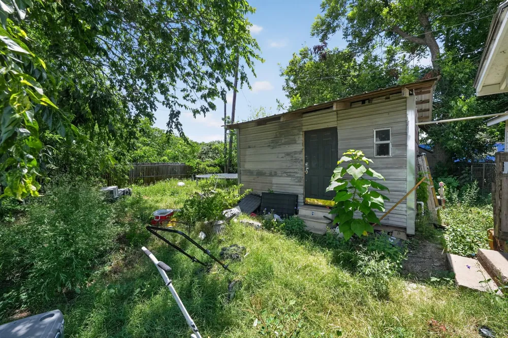 105 S Broadway Street Thorndale, TX 76577