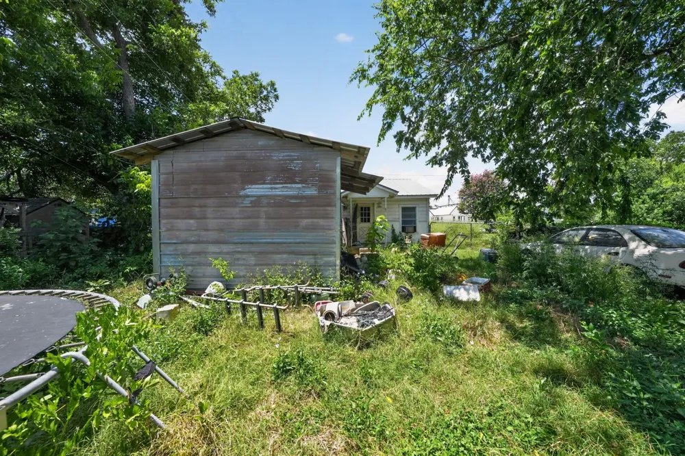 105 S Broadway Street Thorndale, TX 76577