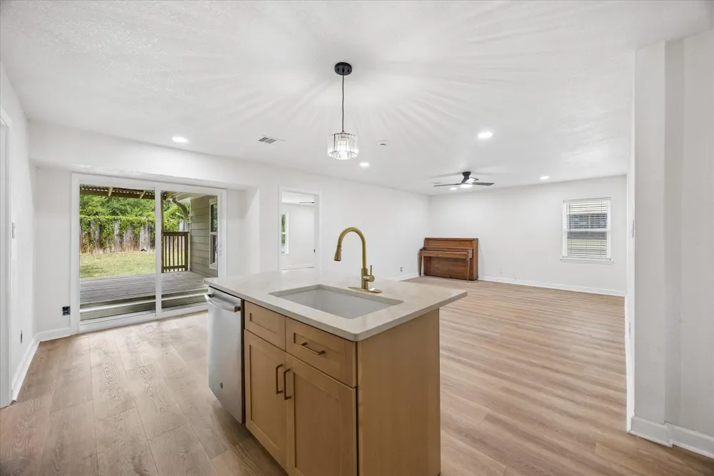 5203 Gladstone Drive Austin, TX 78723