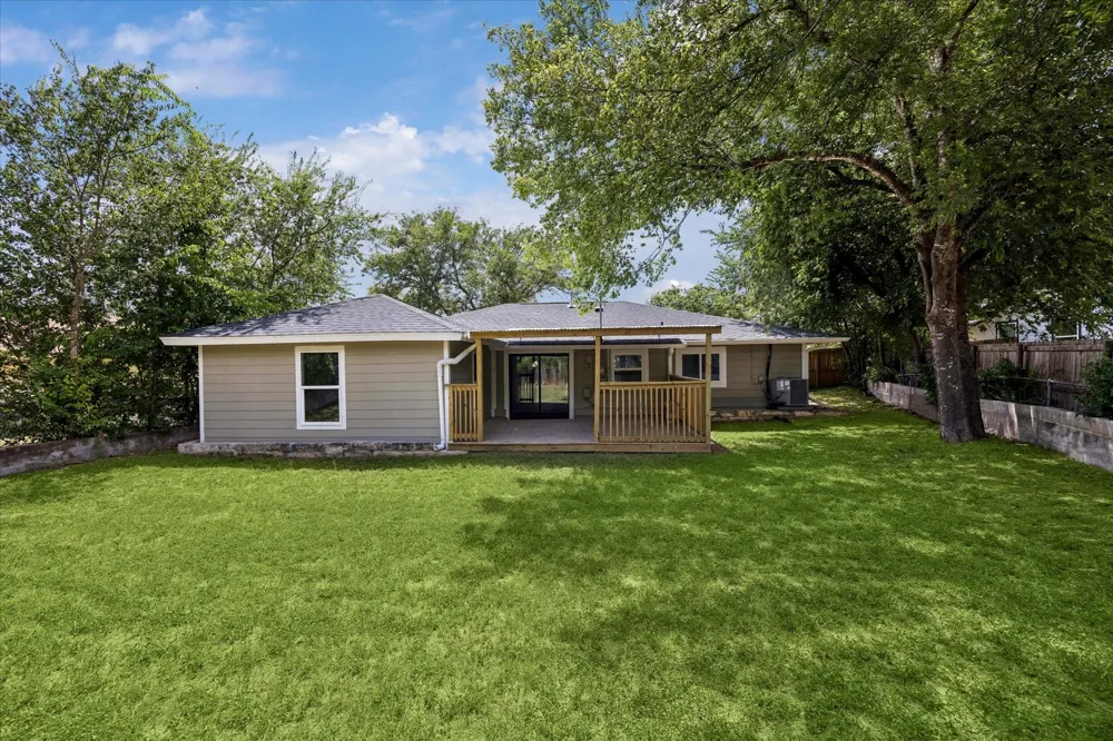 5203 Gladstone Drive Austin, TX 78723