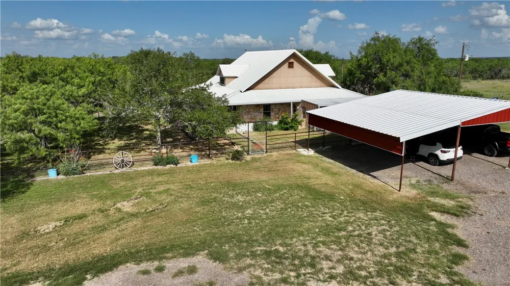 571 FM 799 George West, TX 78022