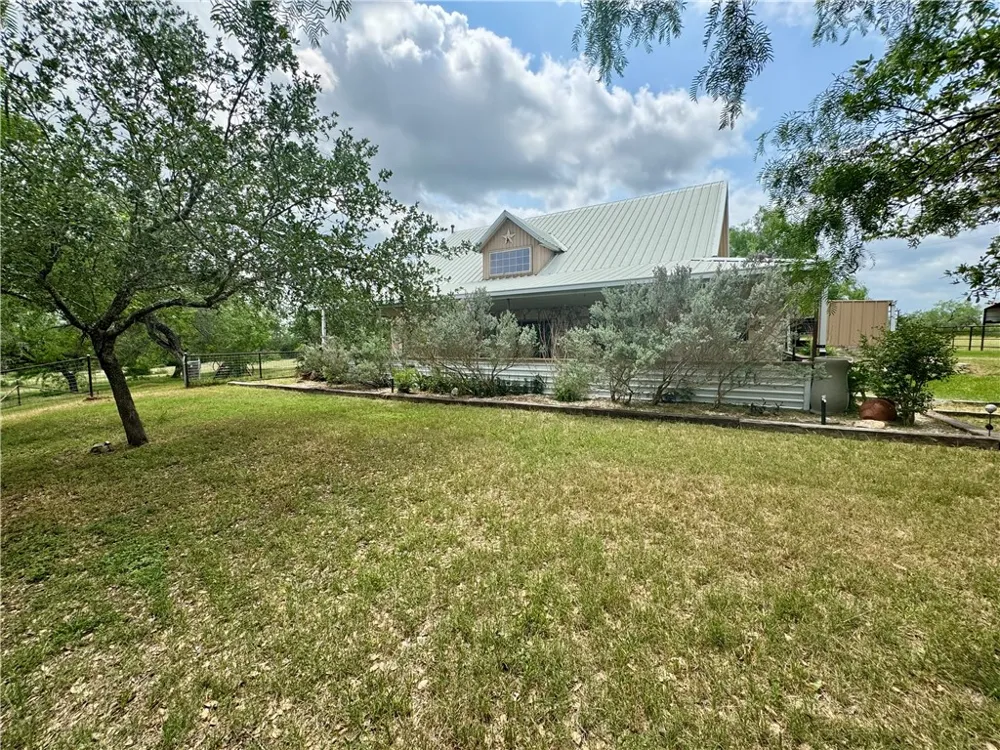 571 FM 799 George West, TX 78022