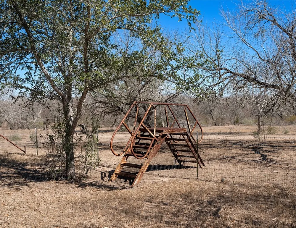 571 FM 799 George West, TX 78022
