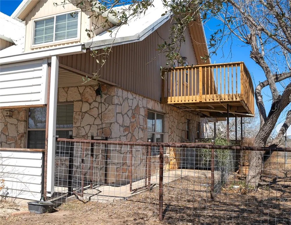 571 FM 799 George West, TX 78022