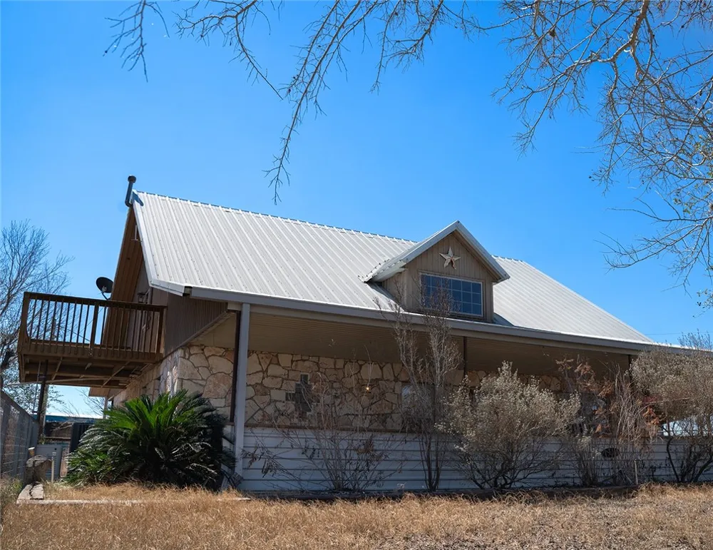 571 FM 799 George West, TX 78022