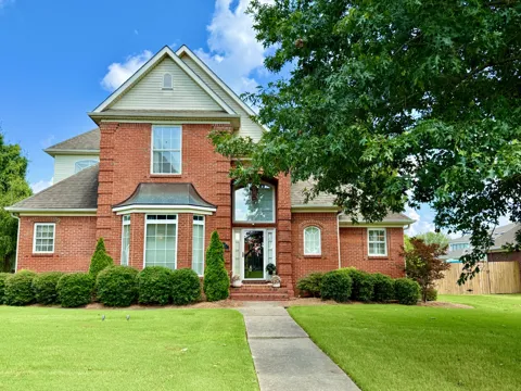 1852 Fairway Dr