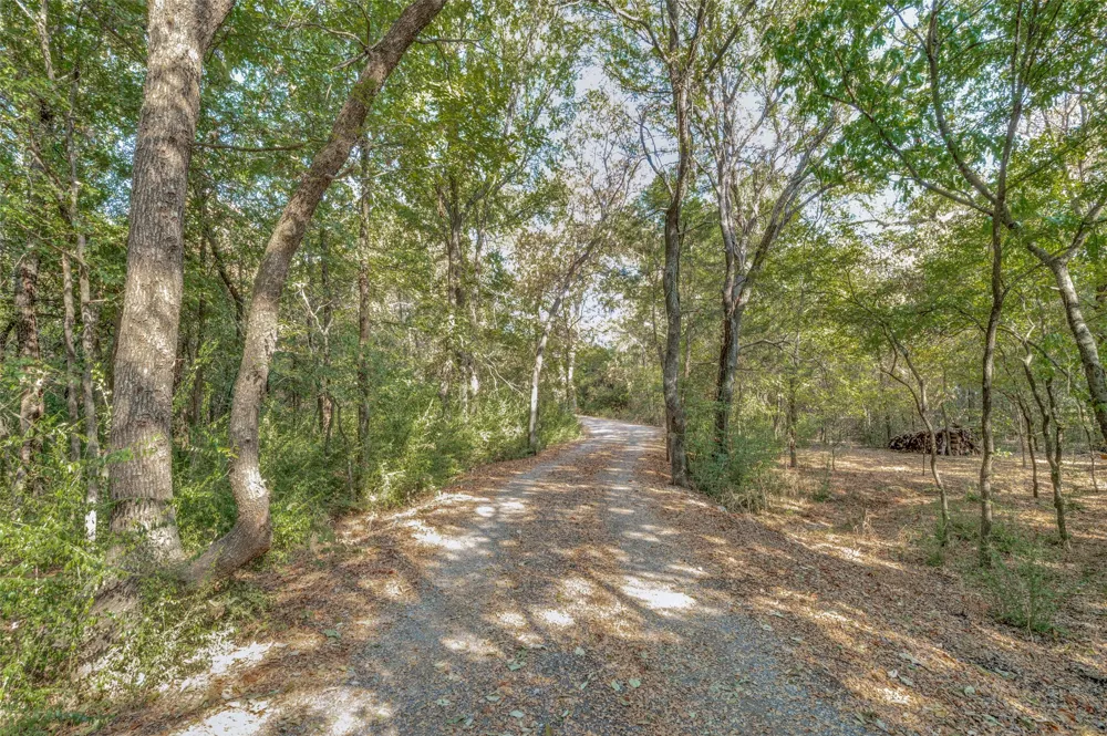 3863 New Hope Road Aubrey, TX 76227