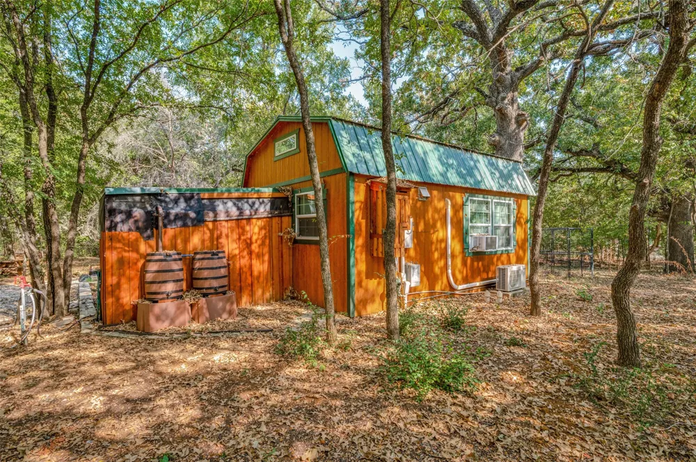 3863 New Hope Road Aubrey, TX 76227