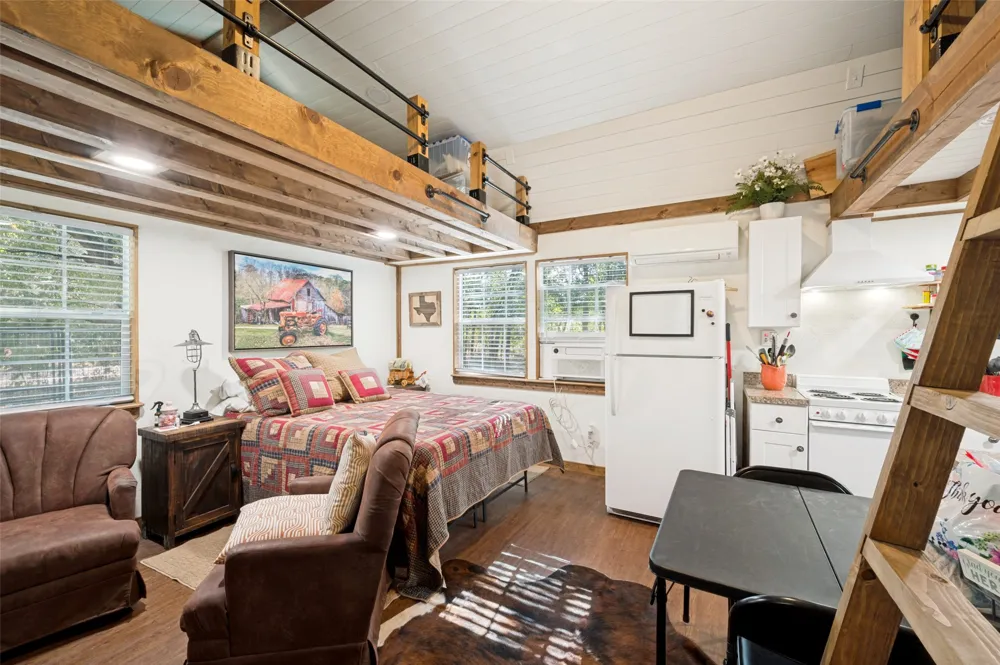 3863 New Hope Road Aubrey, TX 76227