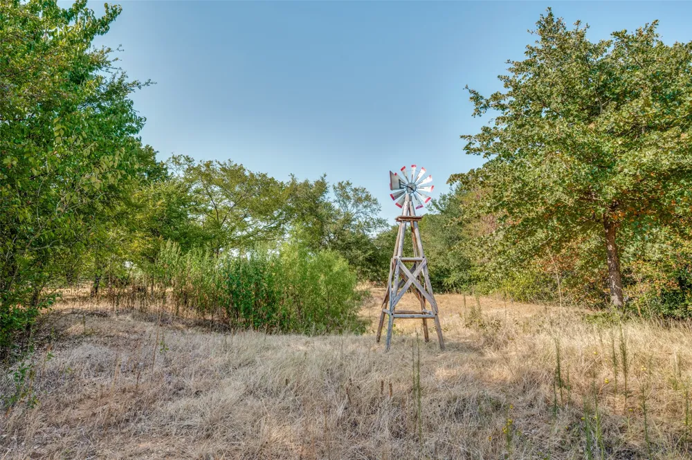 3863 New Hope Road Aubrey, TX 76227