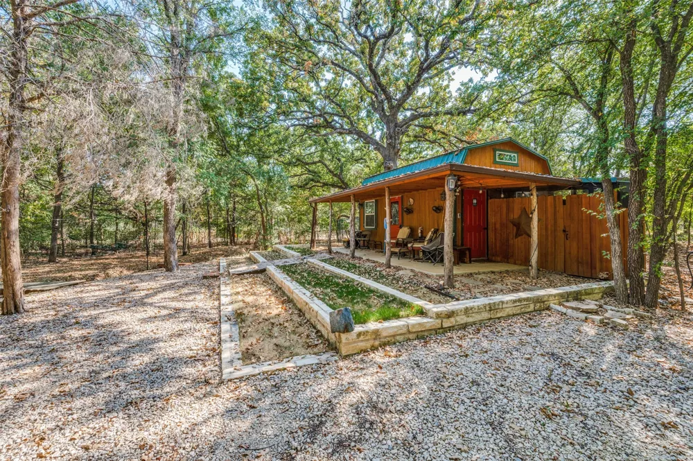 3863 New Hope Road Aubrey, TX 76227