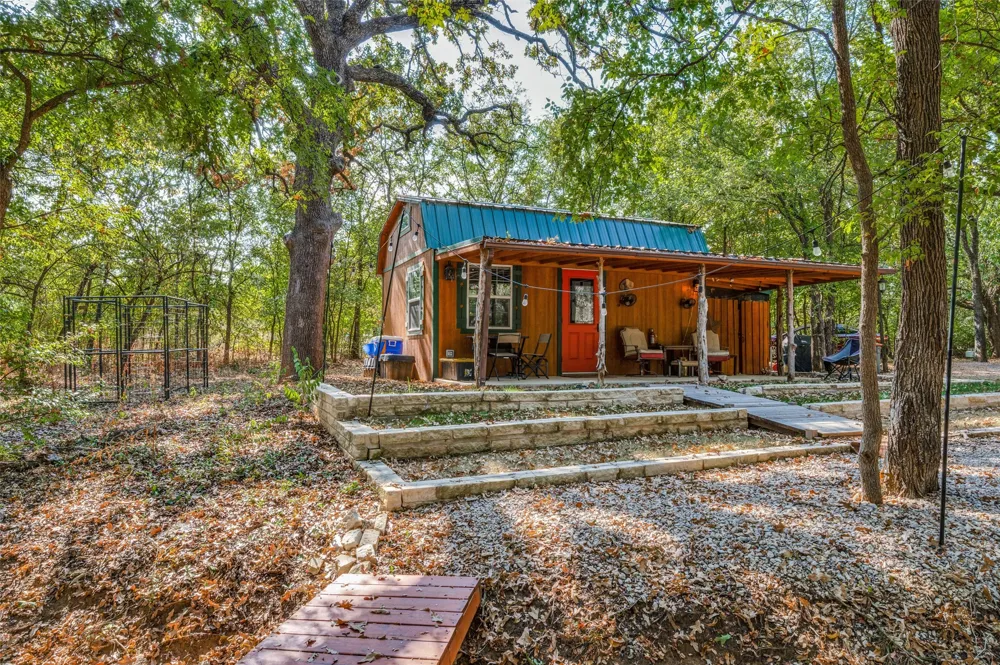 3863 New Hope Road Aubrey, TX 76227