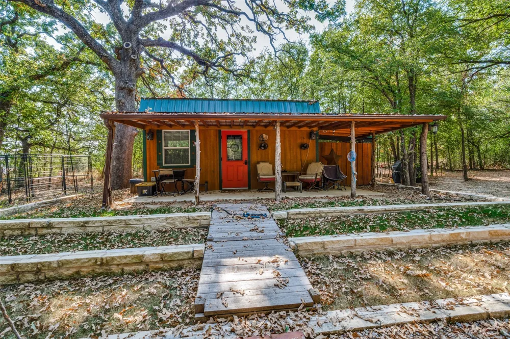 3863 New Hope Road Aubrey, TX 76227