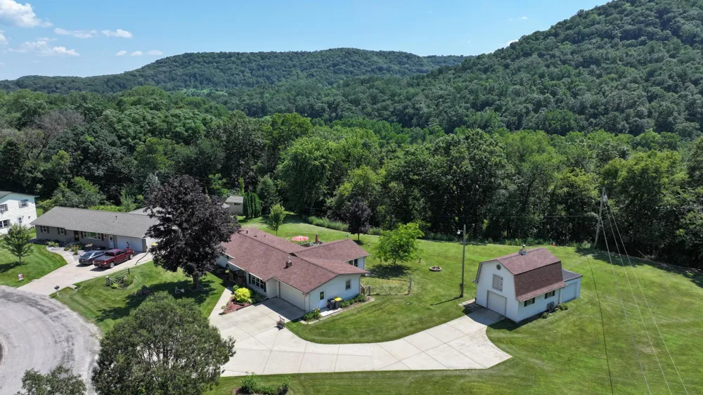 1503 Claudia Avenue La Crescent, MN 55947