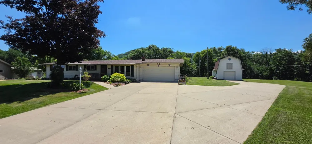 1503 Claudia Avenue La Crescent, MN 55947