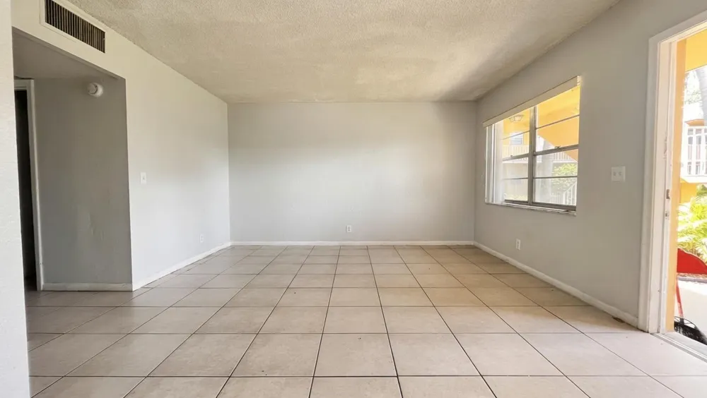200 Croton Avenue #111 Lantana, FL 33462