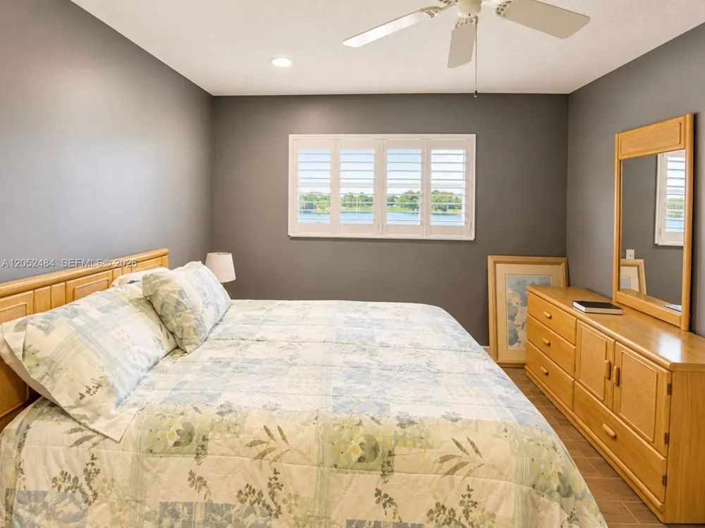 437 Prestwick Ln Palm Beach Gardens, FL 33418