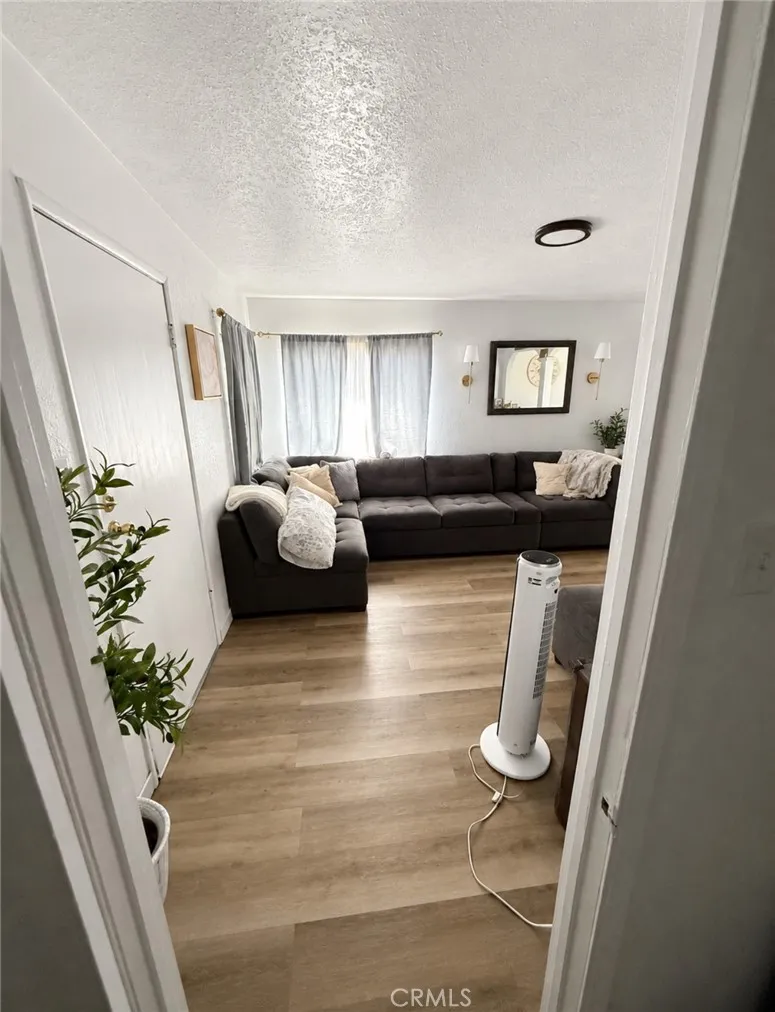 5952 Priory Bell Gardens, CA 90201