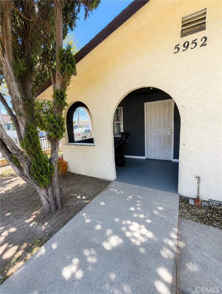 5952 Priory Bell Gardens, CA 90201
