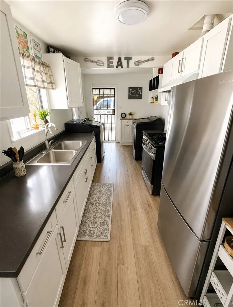 5952 Priory Bell Gardens, CA 90201