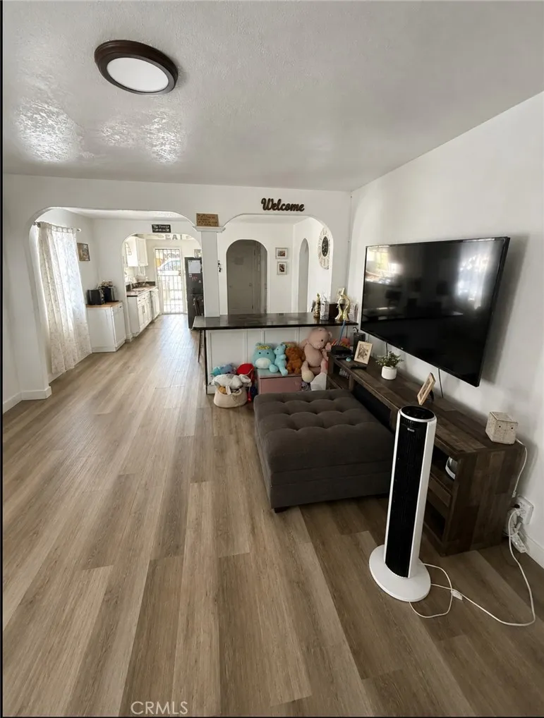 5952 Priory Bell Gardens, CA 90201