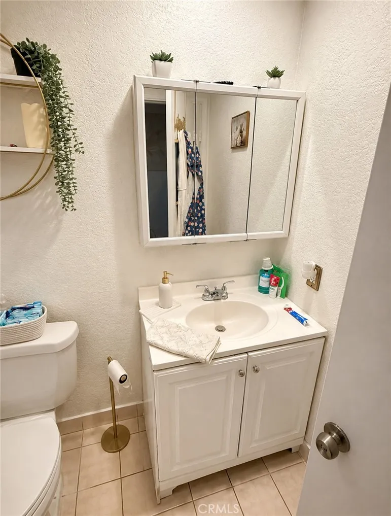 5952 Priory Bell Gardens, CA 90201
