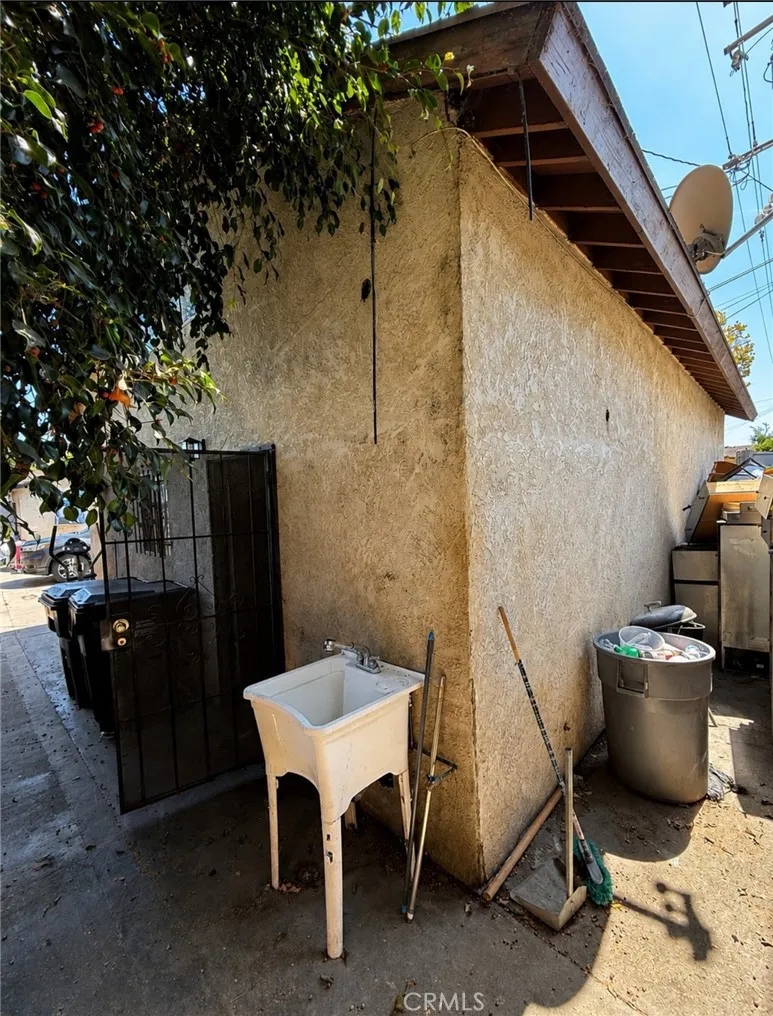 5952 Priory Bell Gardens, CA 90201