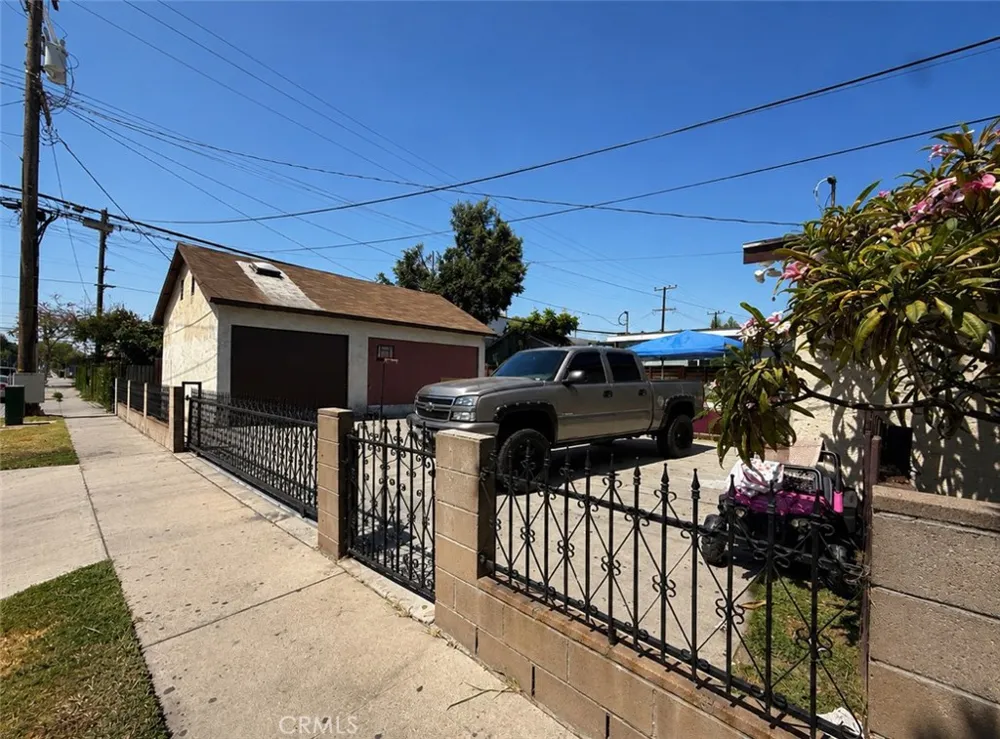 5952 Priory Bell Gardens, CA 90201