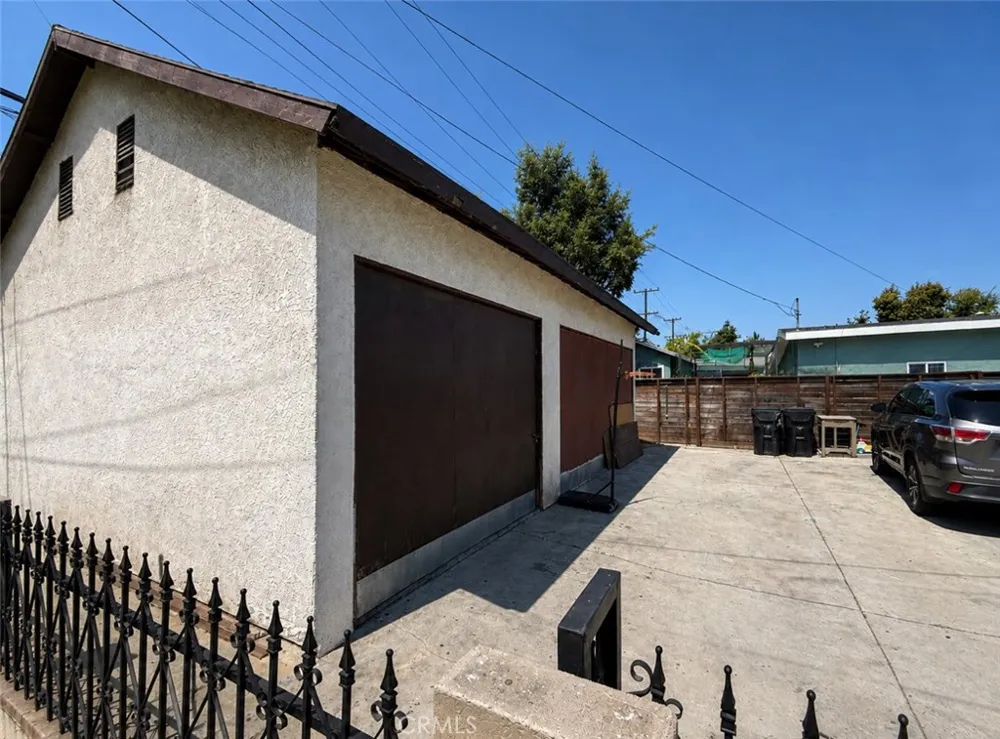5952 Priory Bell Gardens, CA 90201