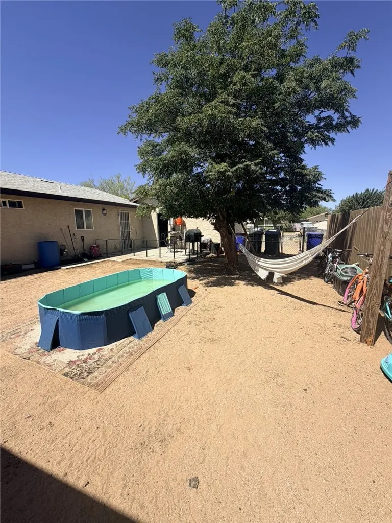 18265 Larkspur Adelanto, CA 92301