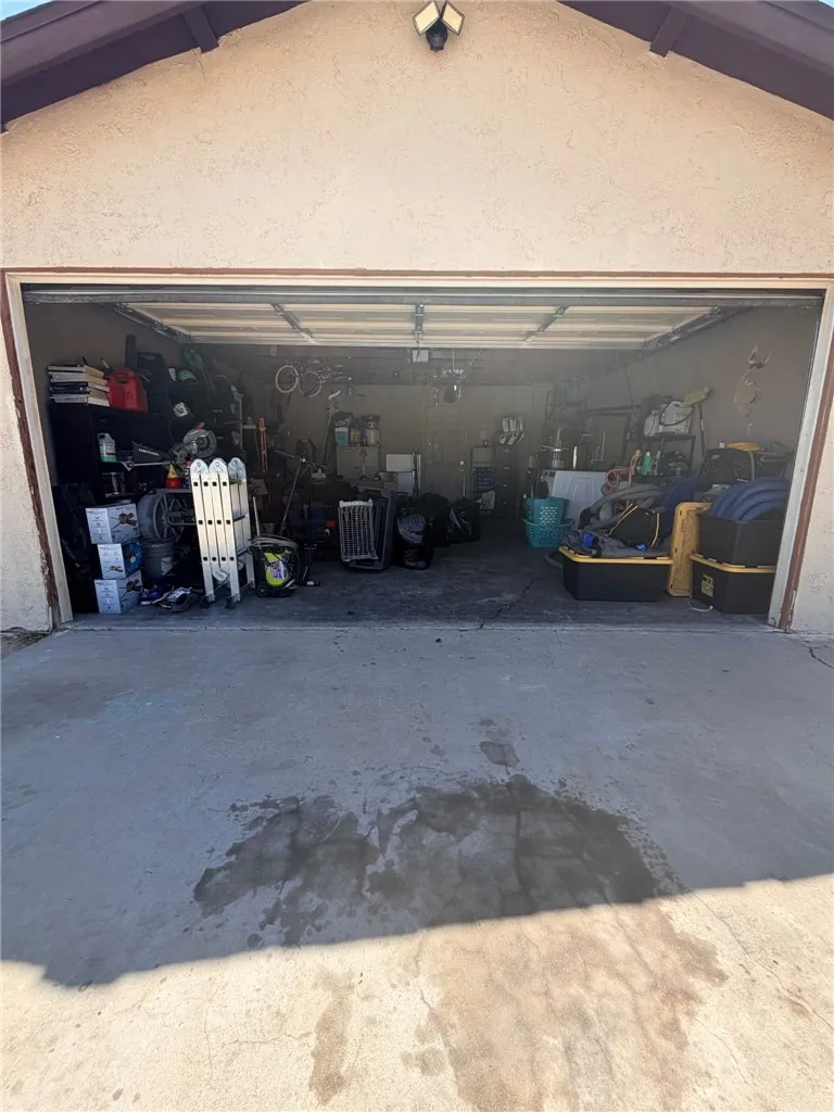 18265 Larkspur Adelanto, CA 92301
