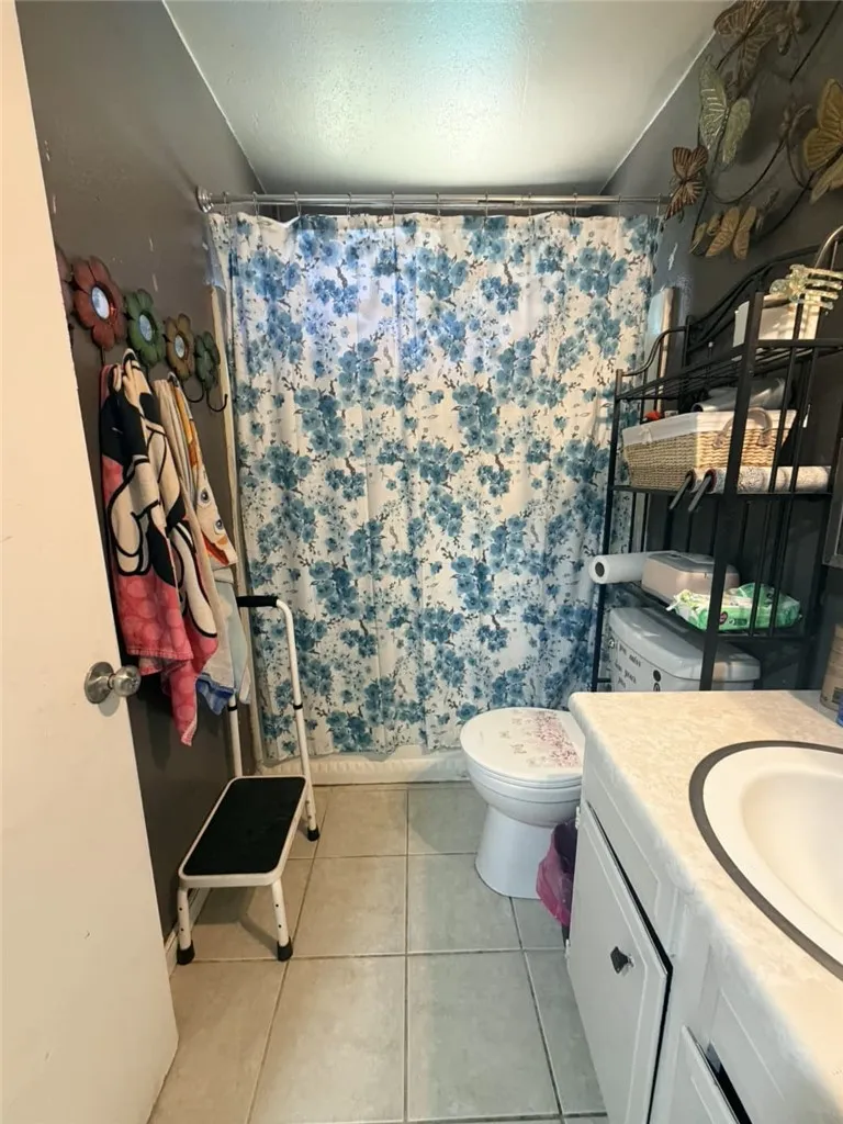 18265 Larkspur Adelanto, CA 92301