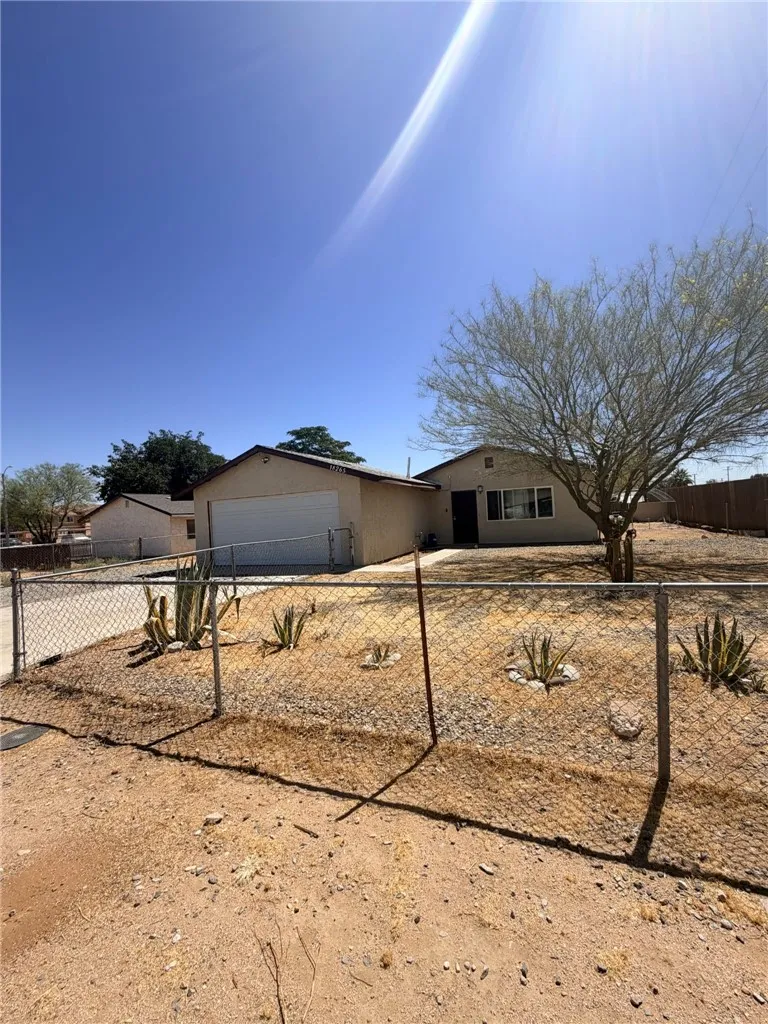 18265 Larkspur Adelanto, CA 92301