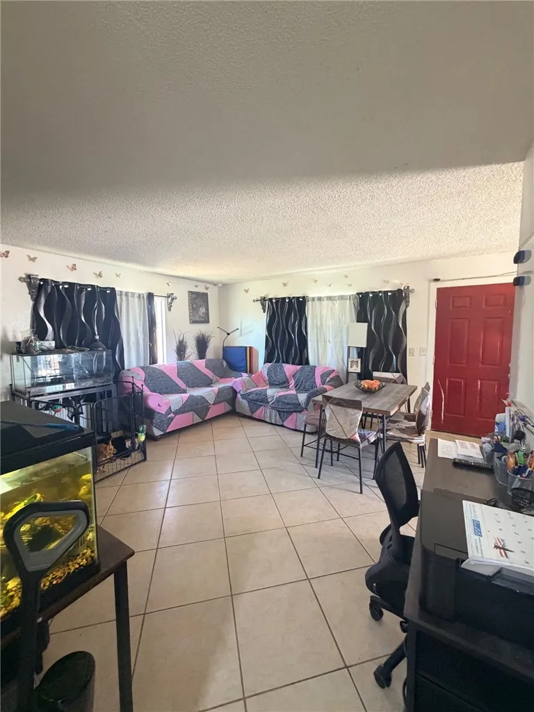 18265 Larkspur Adelanto, CA 92301
