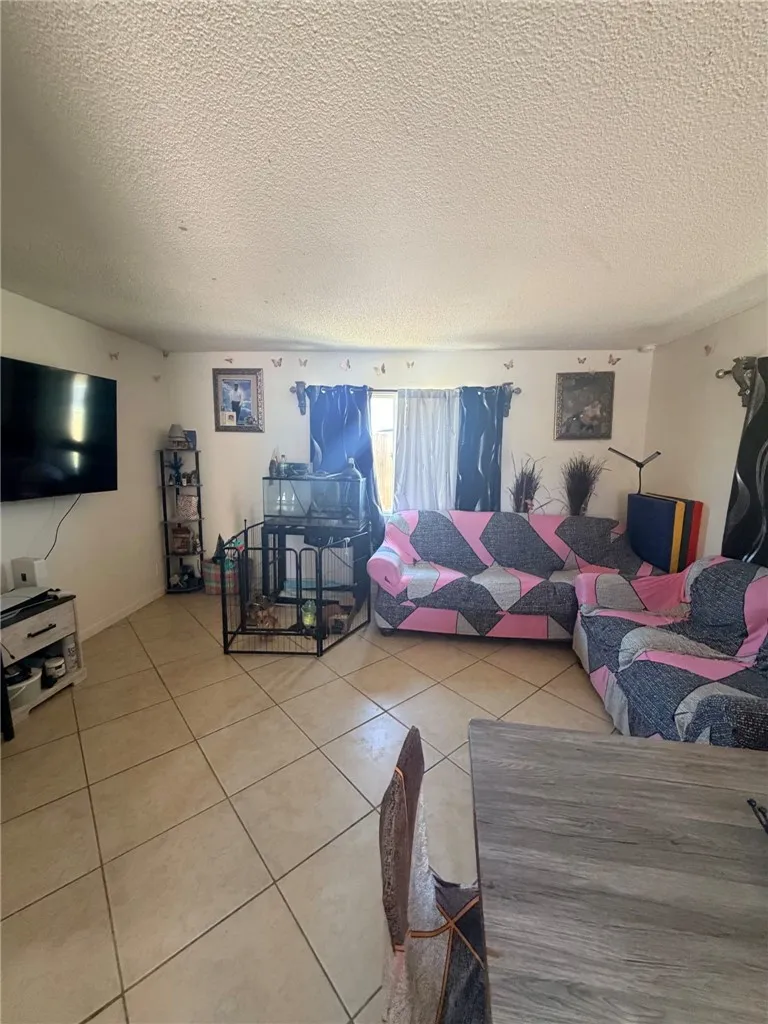 18265 Larkspur Adelanto, CA 92301
