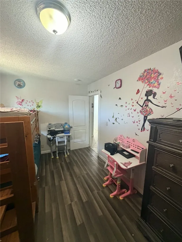 18265 Larkspur Adelanto, CA 92301