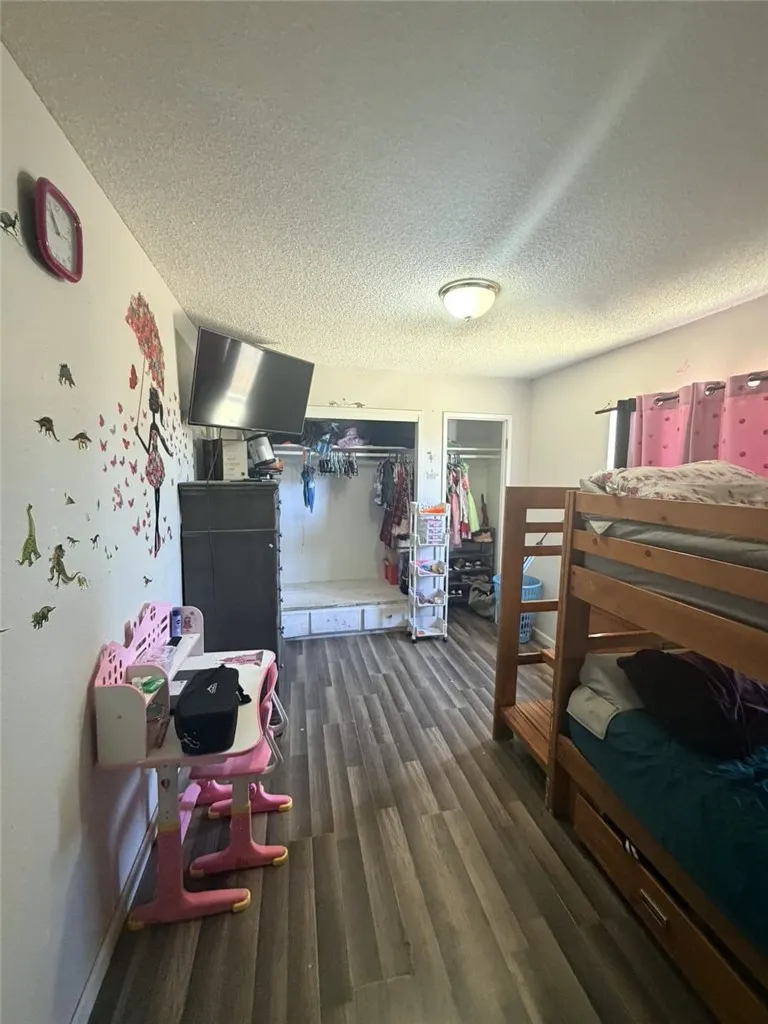18265 Larkspur Adelanto, CA 92301