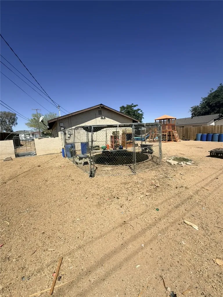 18265 Larkspur Adelanto, CA 92301