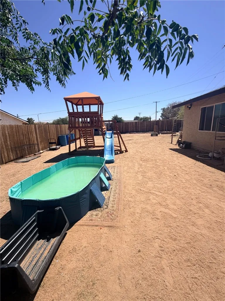18265 Larkspur Adelanto, CA 92301