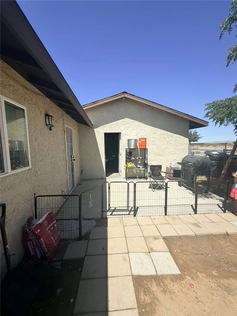 18265 Larkspur Adelanto, CA 92301