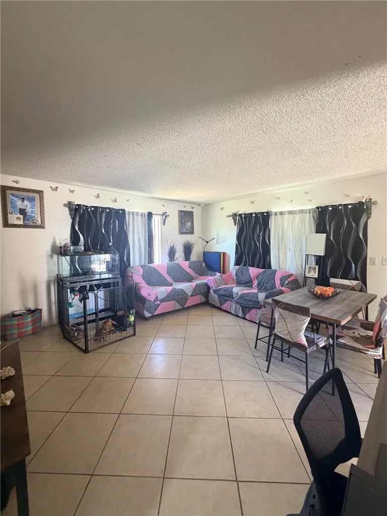 18265 Larkspur Adelanto, CA 92301