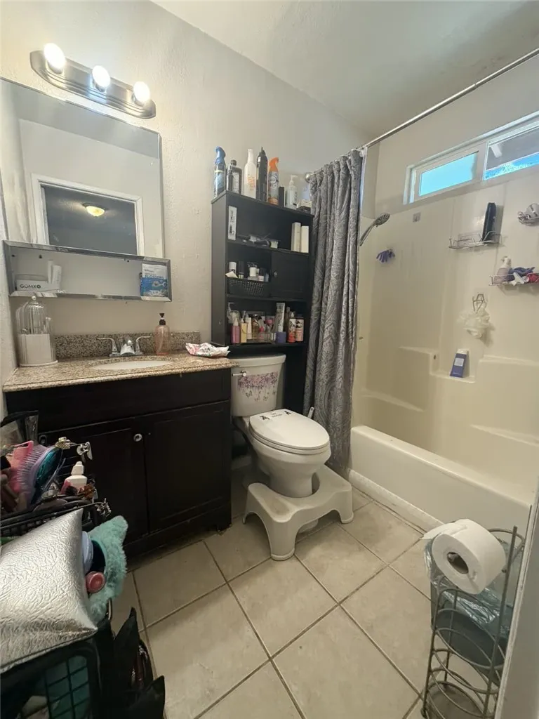 18265 Larkspur Adelanto, CA 92301